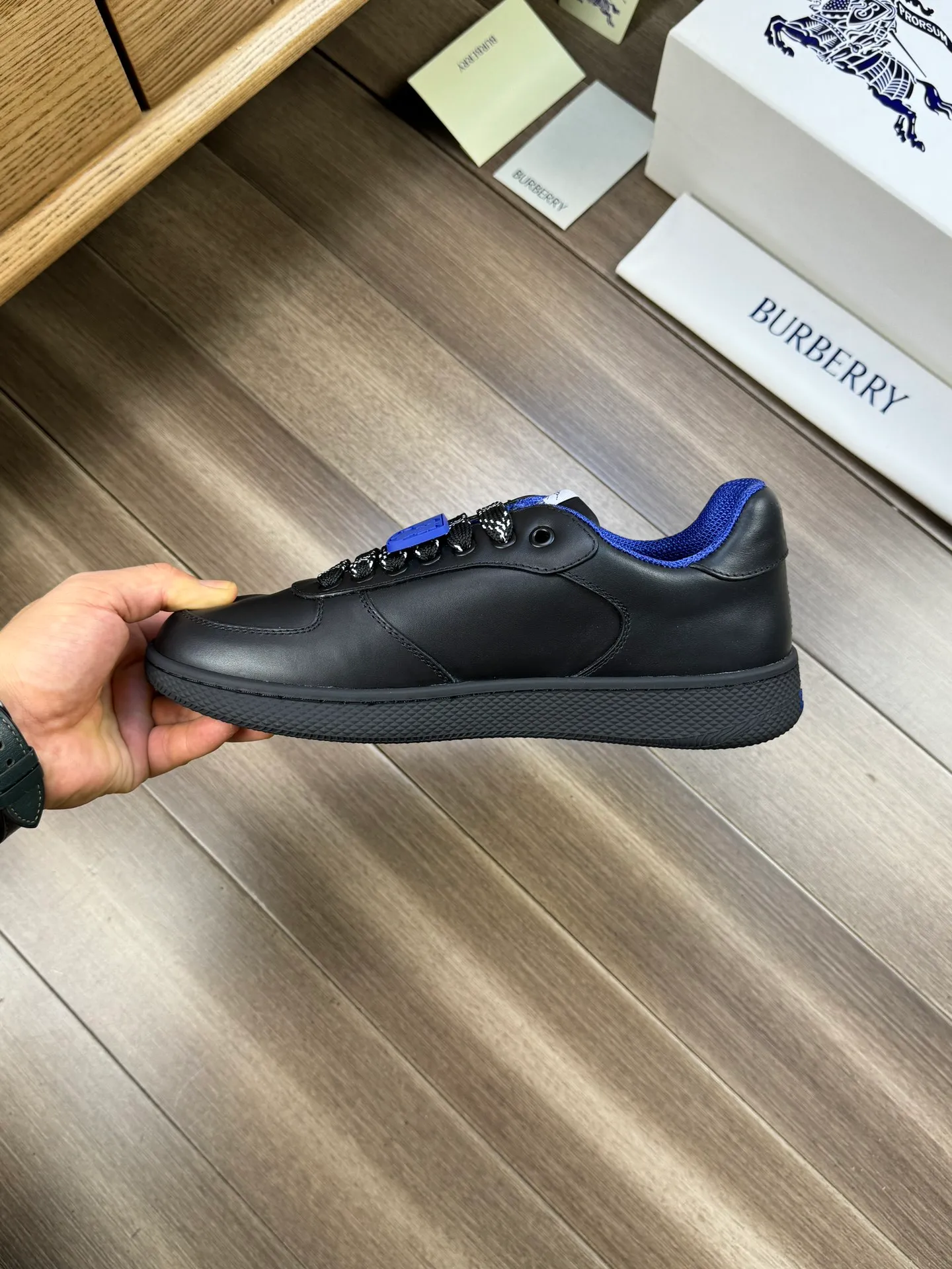 [BURBERRY] Burberry P400💰 - High-end quality original order 🔍🔍🔍 - Upper: imported 🔝 Nappa calfskin, tongue brand cloth label - Inner lining: canvas lining - Outsole: rubber; two-color molded outsole - Super high quality control and fine workmanship: highlighted (high-end, extravagance, grade) -Size: 38-44 (Male 45, can be customized)